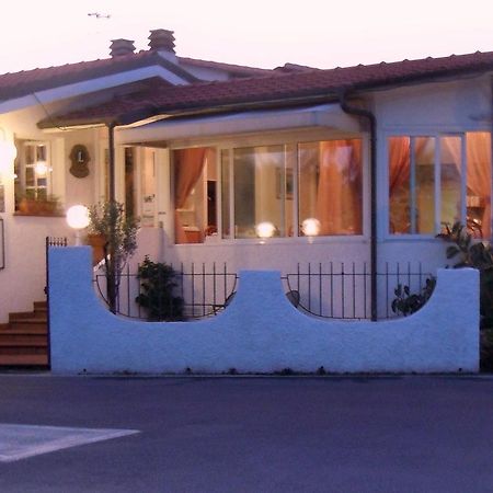 Ca' Del Mar Villa อิมเปรีอา ภายนอก รูปภาพ