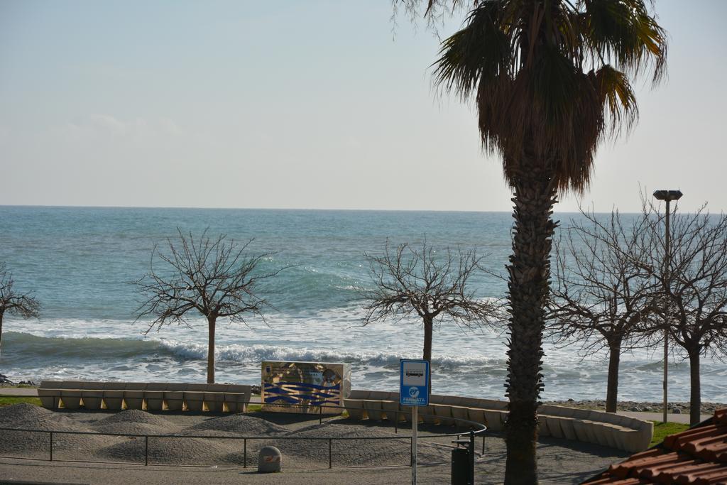 Ca' Del Mar Villa อิมเปรีอา ภายนอก รูปภาพ