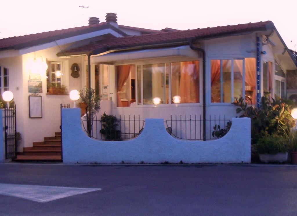 Ca' Del Mar Villa อิมเปรีอา ภายนอก รูปภาพ