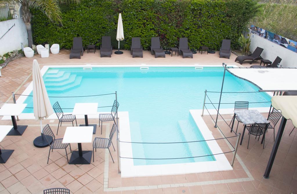 Ca' Del Mar Villa อิมเปรีอา ภายนอก รูปภาพ